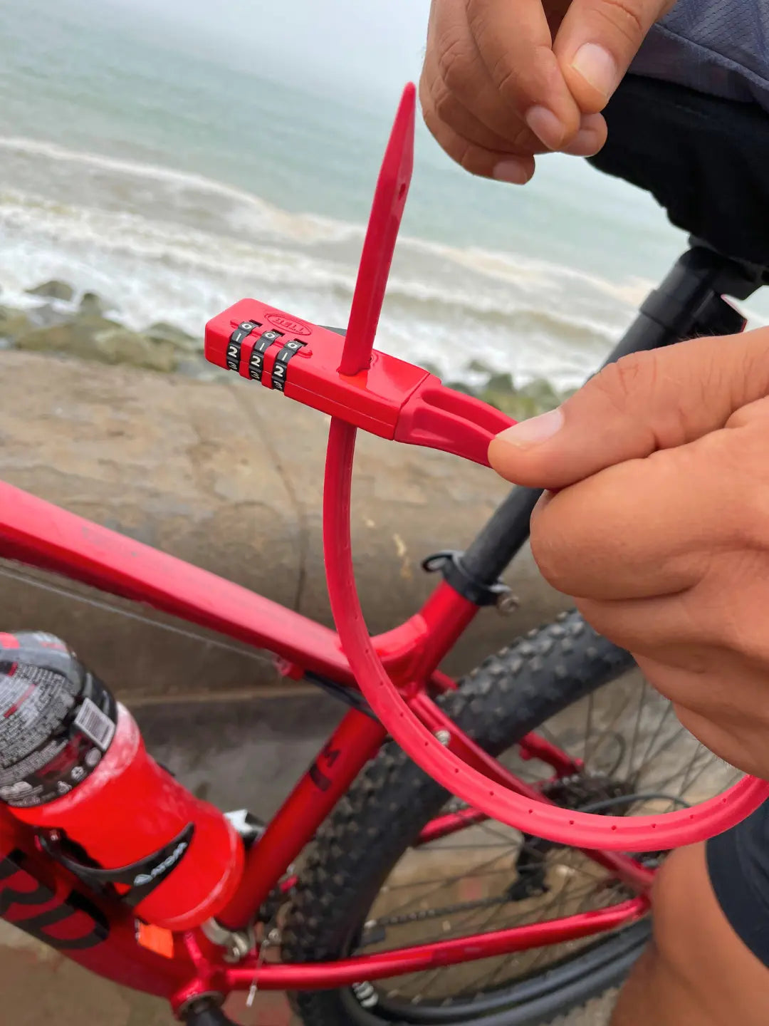 Candado Bell QuickZip: Seguro para Bicis, Scooters y Cascos